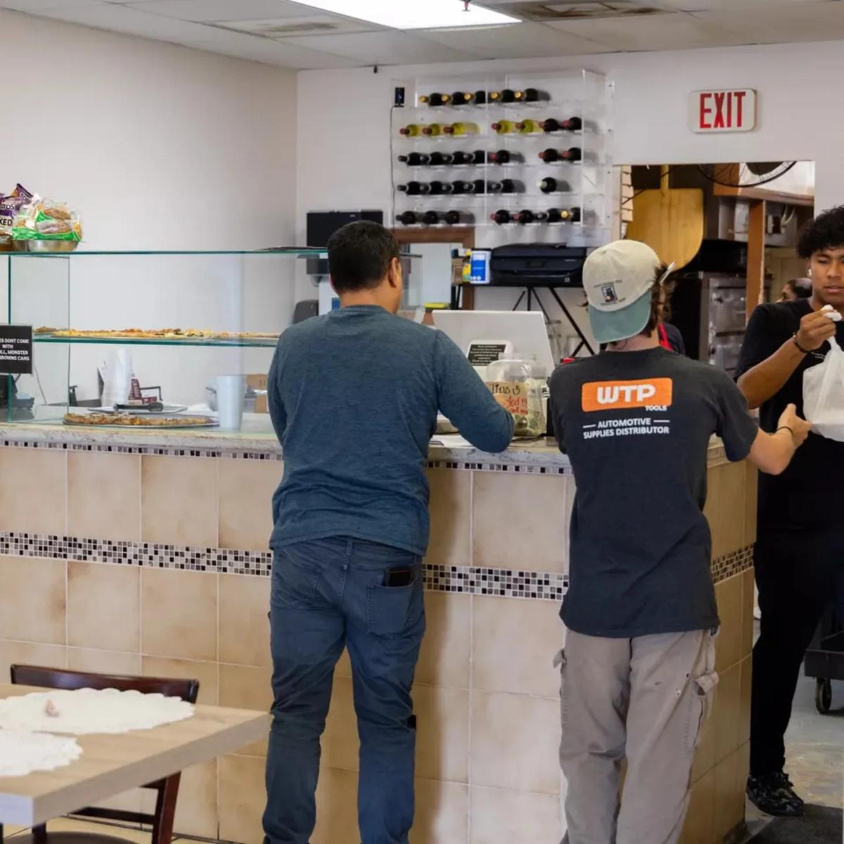 The Bono Pizza & Pasta team at the counter